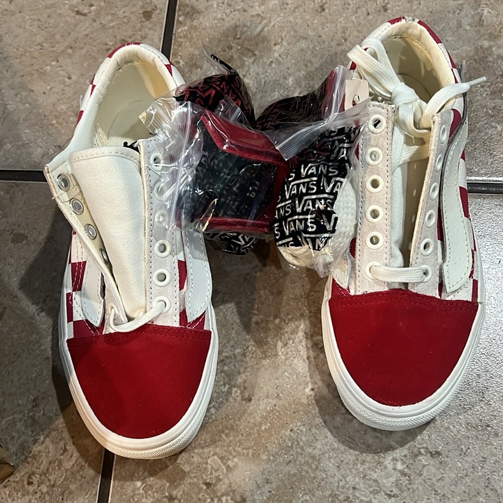 Vans - Picture 7 of 14